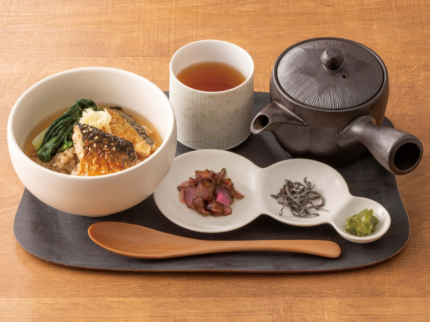 5/30(土)～土日祝日限定メニュー『ほうじ茶香だし茶漬けセット』新発売！