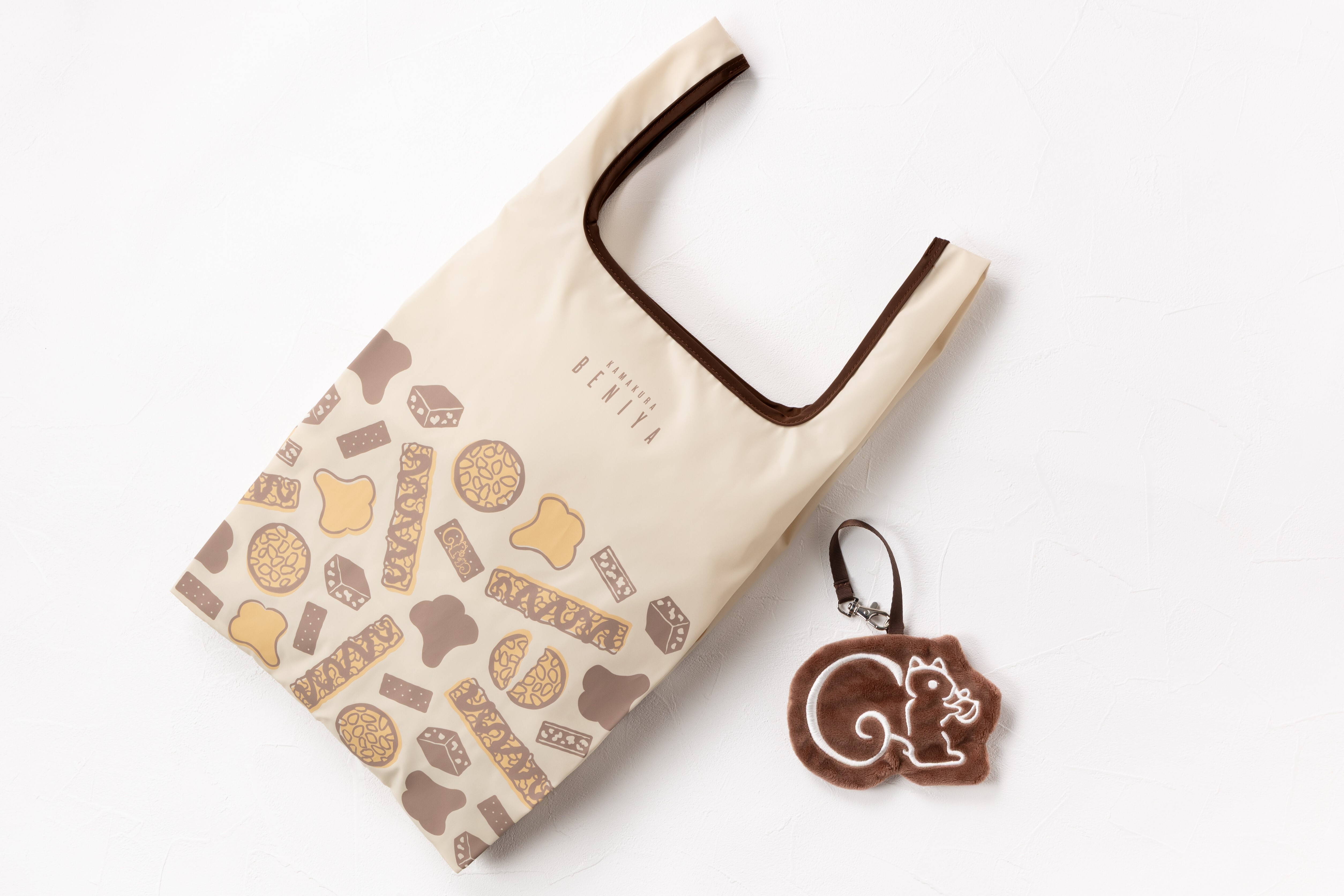 お出かけのお供に♥「チャーム付きエコバッグ」を販売中♪