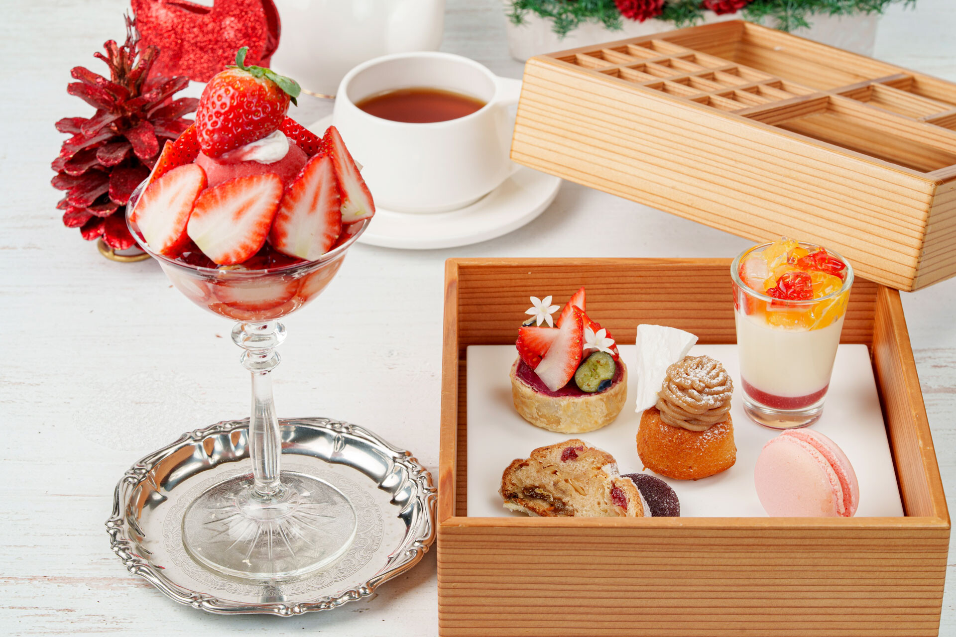 『クリスマス限定 組子箱といちごのミニパフェ』