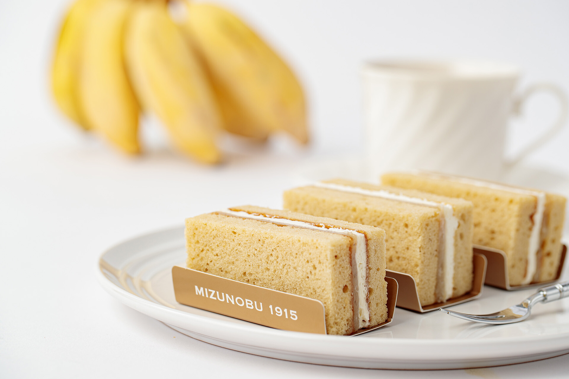 水信の新たなギフトスイーツ『バナナヴィクトリアケーキ』