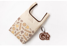 お出かけのお供に♥「チャーム付きエコバッグ」を販売中♪