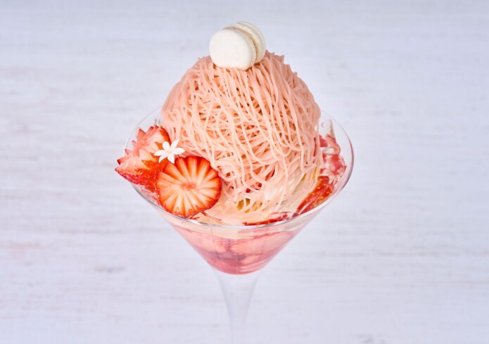 『いちごと桜のモンブランパフェ』